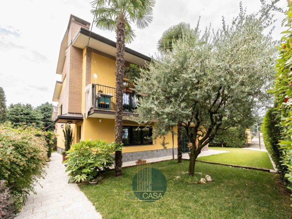 casa indipendente in vendita ad Uboldo