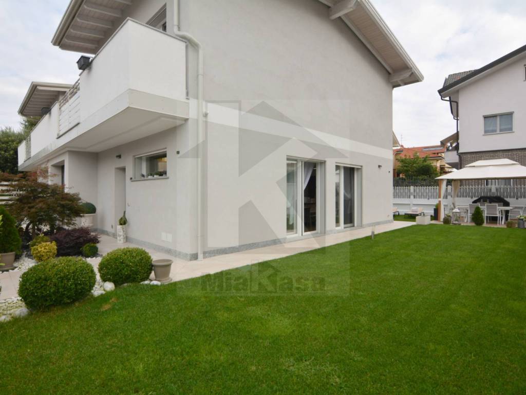 casa indipendente in vendita ad Uboldo