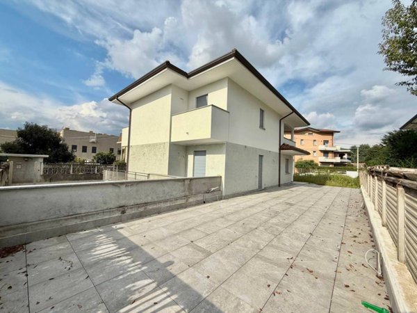 casa indipendente in vendita ad Uboldo