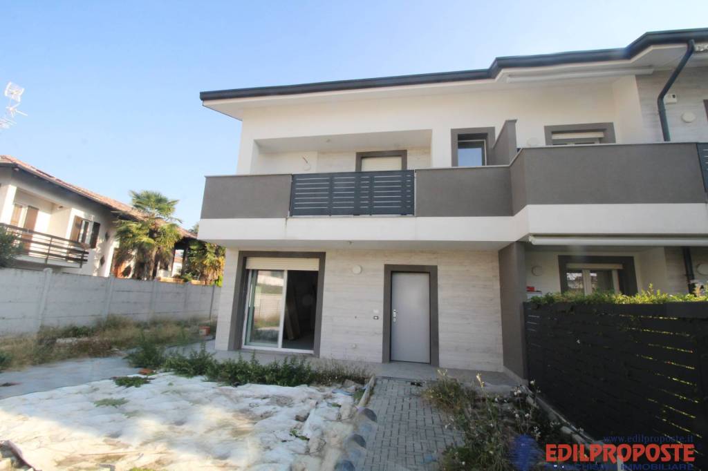 casa indipendente in vendita ad Uboldo