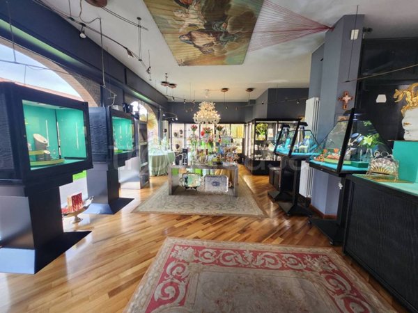 negozio in vendita ad Uboldo