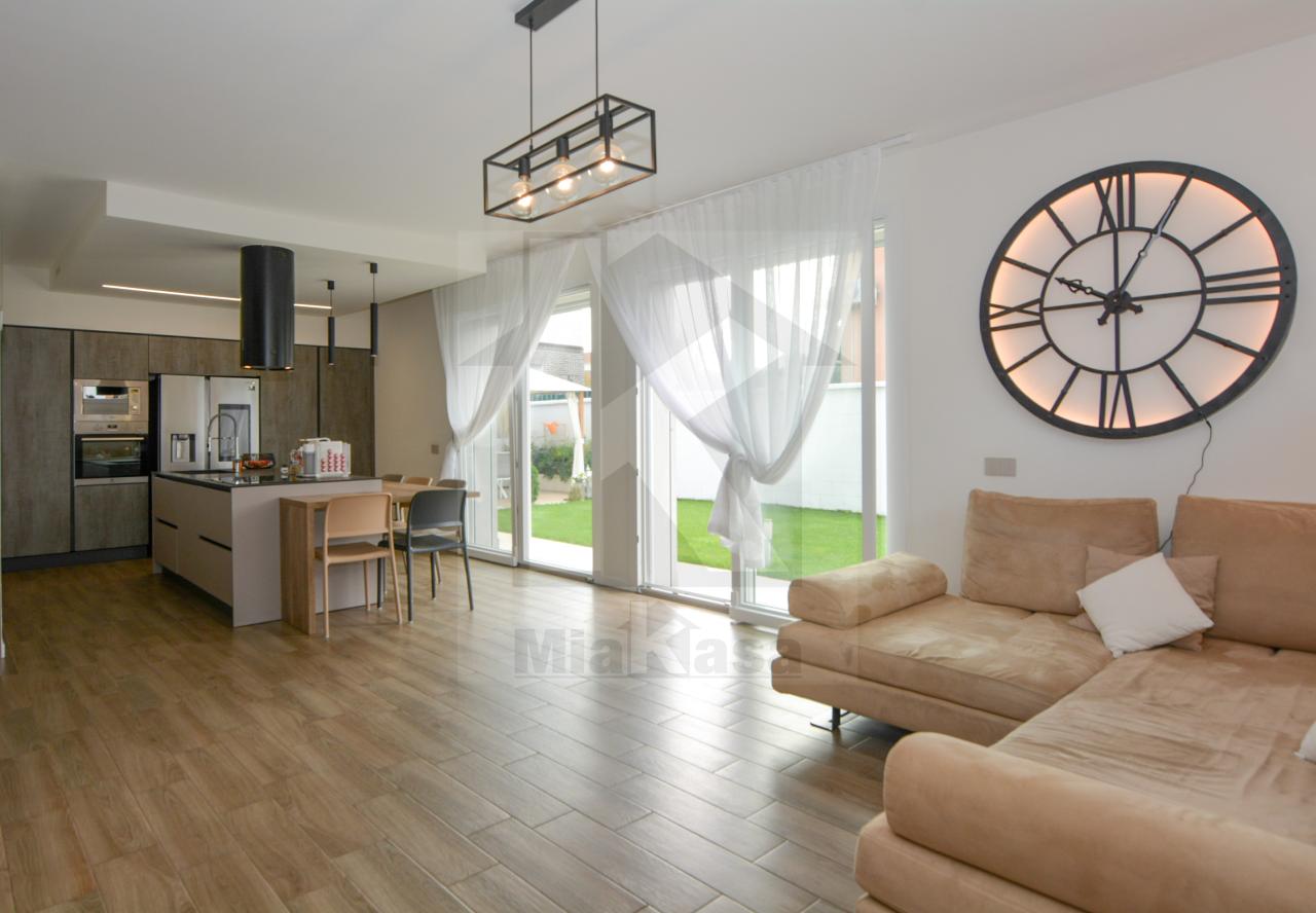 casa indipendente in vendita ad Uboldo