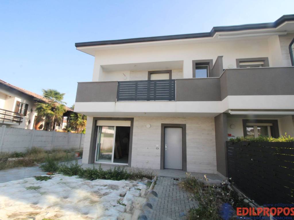 casa indipendente in vendita ad Uboldo