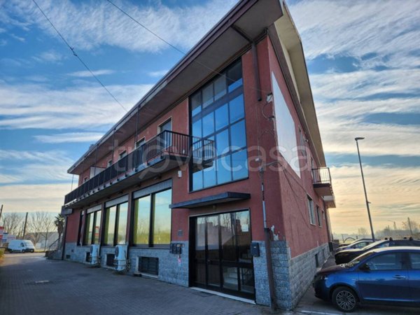 negozio in vendita ad Uboldo