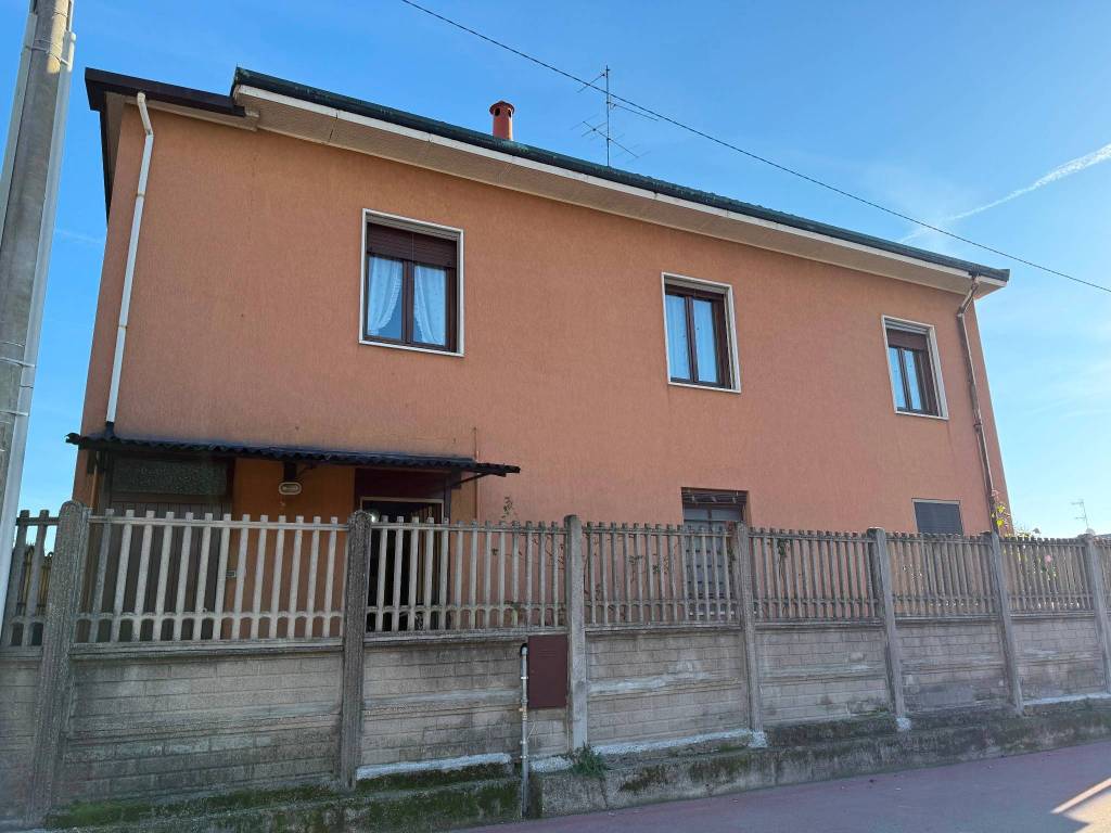 casa indipendente in vendita ad Uboldo