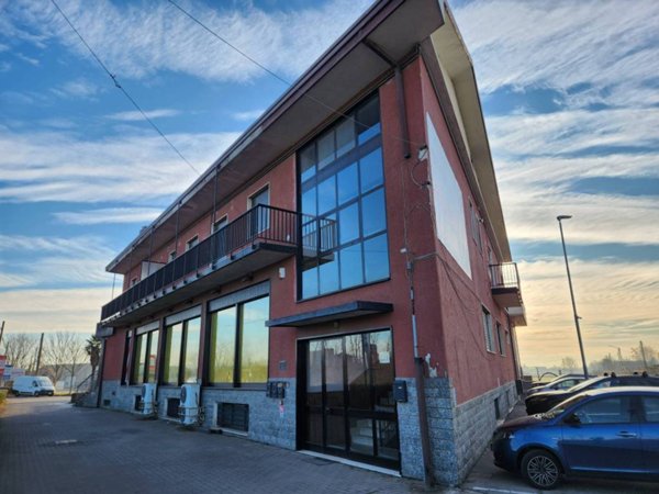 negozio in vendita ad Uboldo