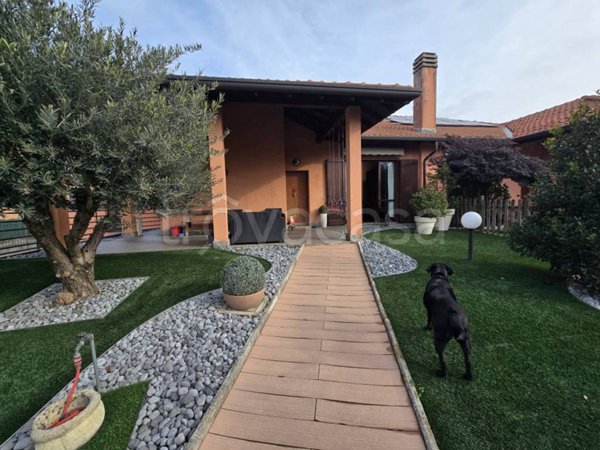 casa indipendente in vendita ad Uboldo