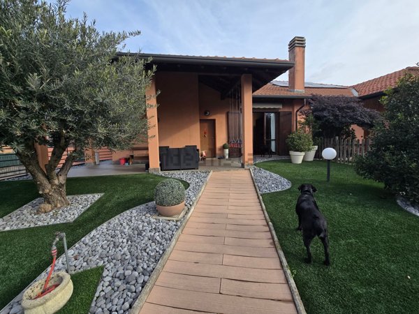 casa indipendente in vendita ad Uboldo