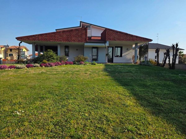 casa indipendente in vendita ad Uboldo