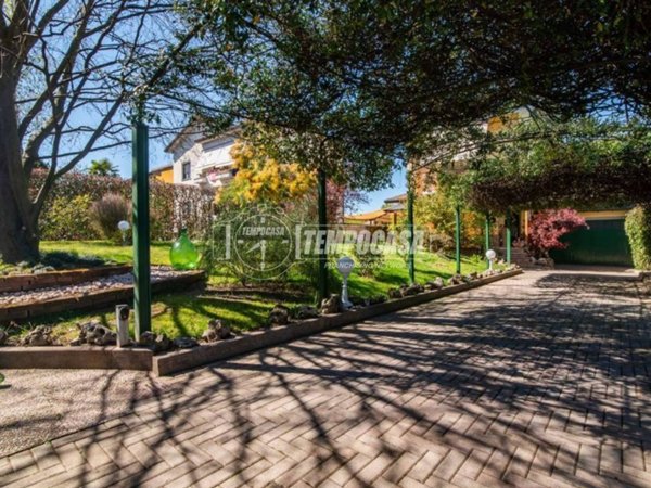casa indipendente in vendita ad Uboldo
