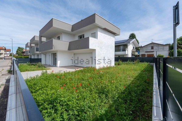 casa indipendente in vendita ad Uboldo