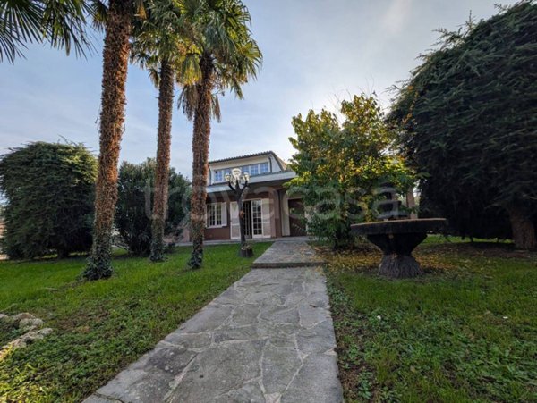 casa indipendente in vendita ad Uboldo