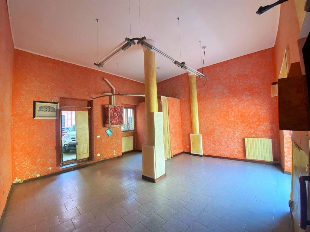 negozio in vendita ad Uboldo