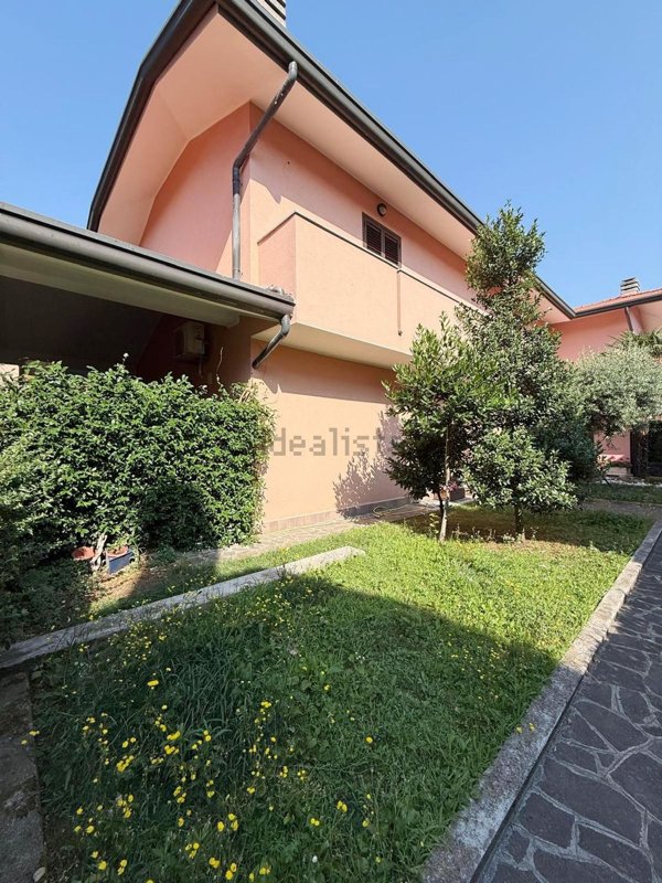 casa indipendente in vendita ad Uboldo