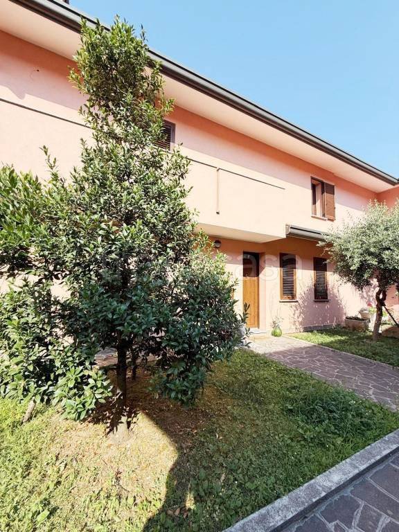 casa indipendente in vendita ad Uboldo