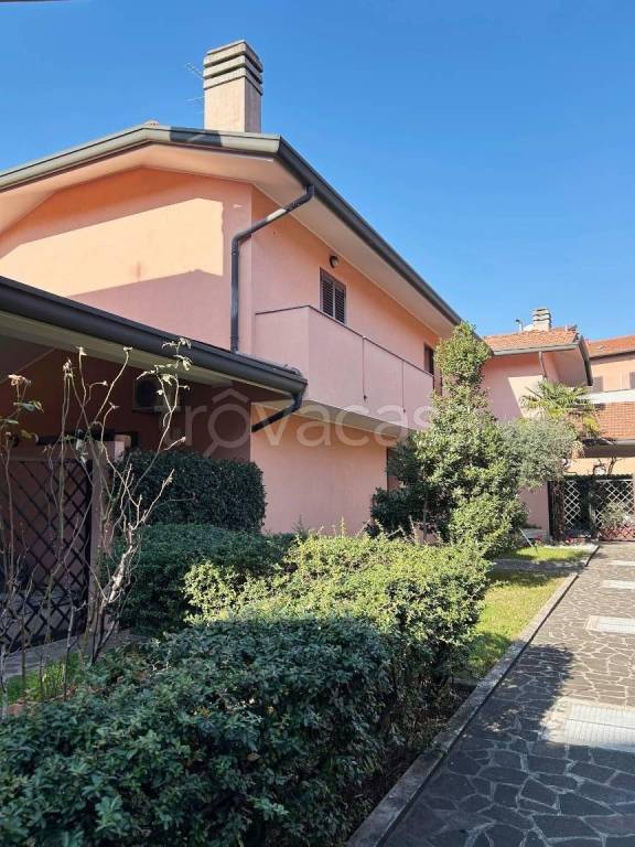 casa indipendente in vendita ad Uboldo