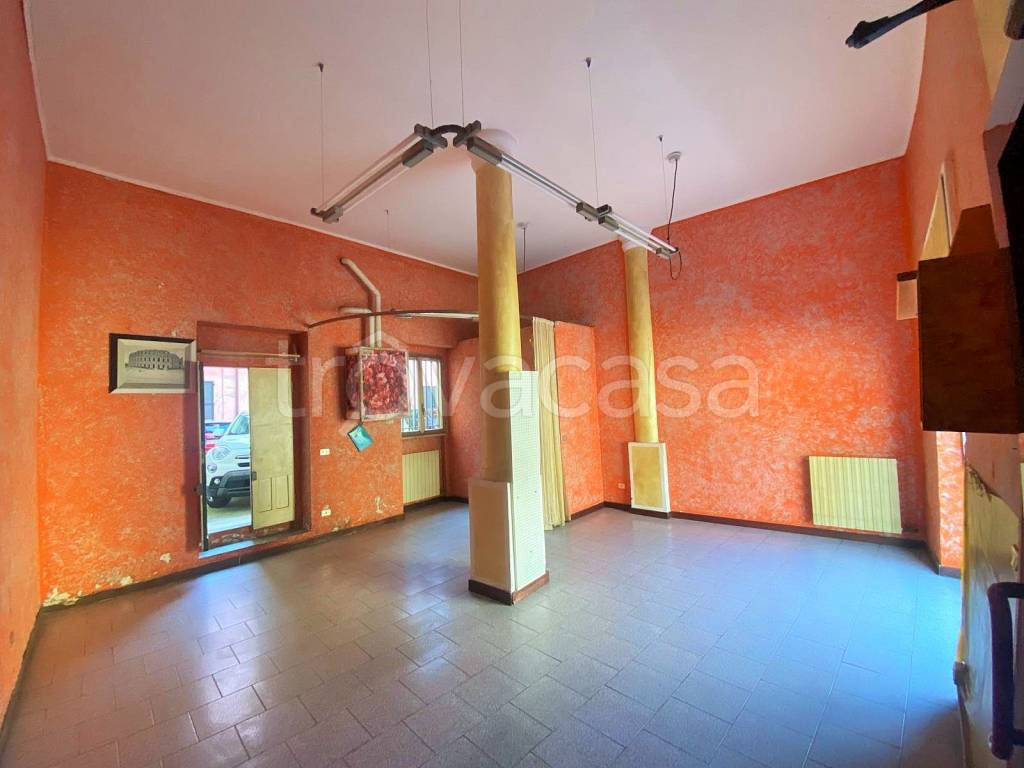 negozio in vendita ad Uboldo