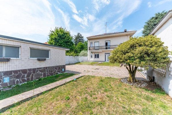 casa indipendente in vendita ad Uboldo