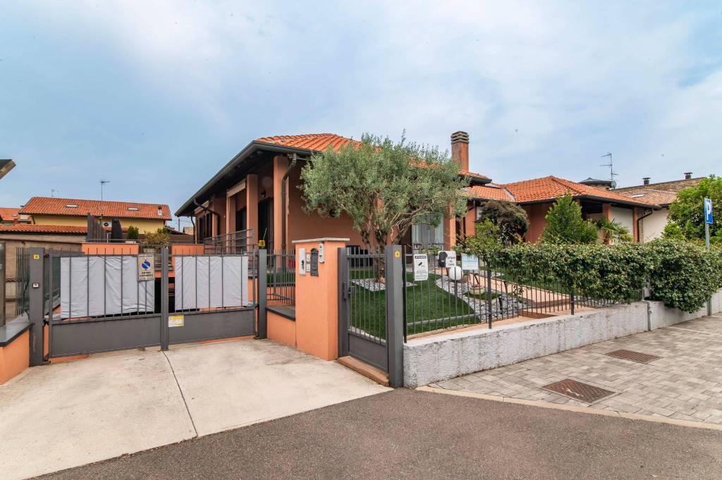 casa indipendente in vendita ad Uboldo