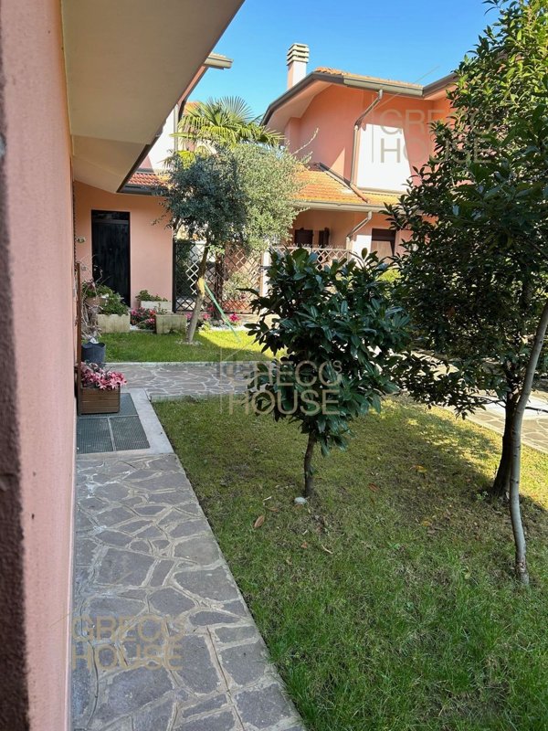 casa indipendente in vendita ad Uboldo