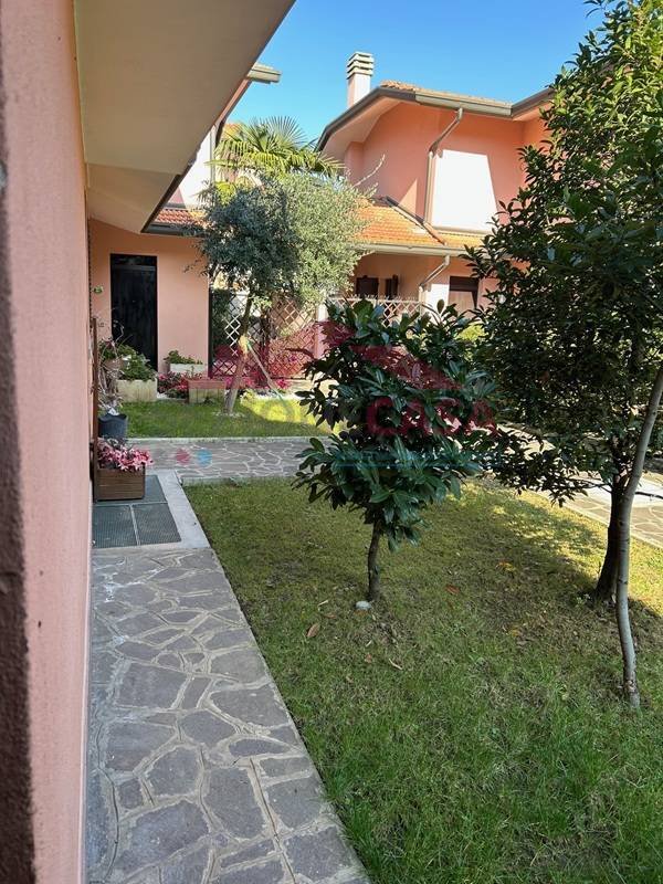 casa indipendente in vendita ad Uboldo
