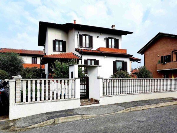 casa indipendente in vendita ad Uboldo