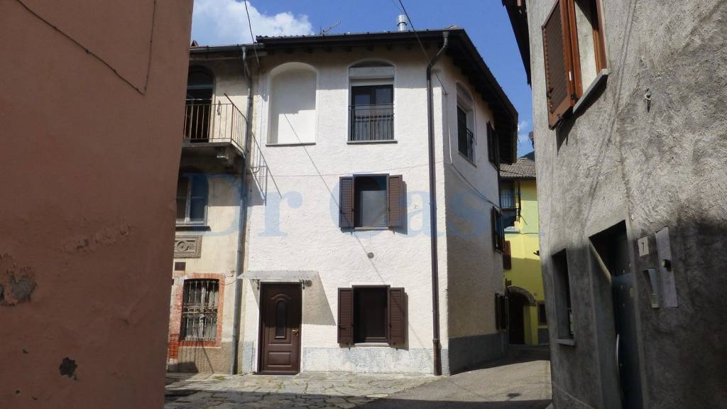 casa indipendente in vendita a Valganna in zona Ganna