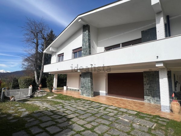 casa indipendente in vendita a Valganna