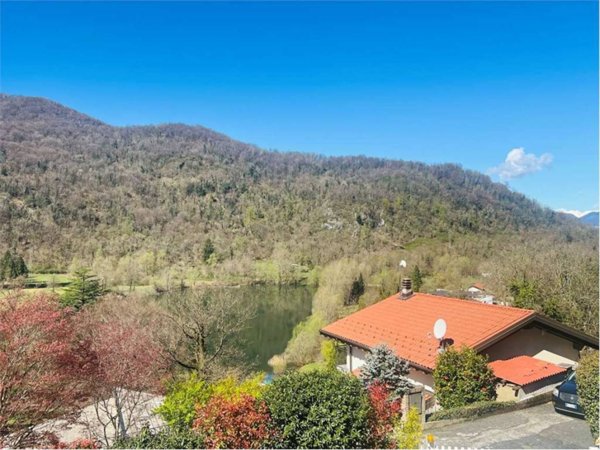 casa indipendente in vendita a Valganna in zona Ghirla