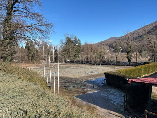 negozio in vendita a Valganna in zona Ghirla