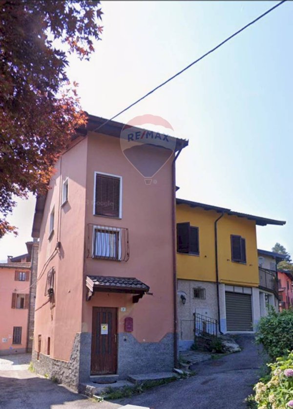 casa indipendente in vendita a Valganna in zona Ghirla