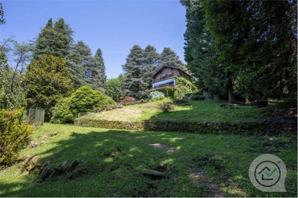 villa in vendita a Valganna in zona Boarezzo