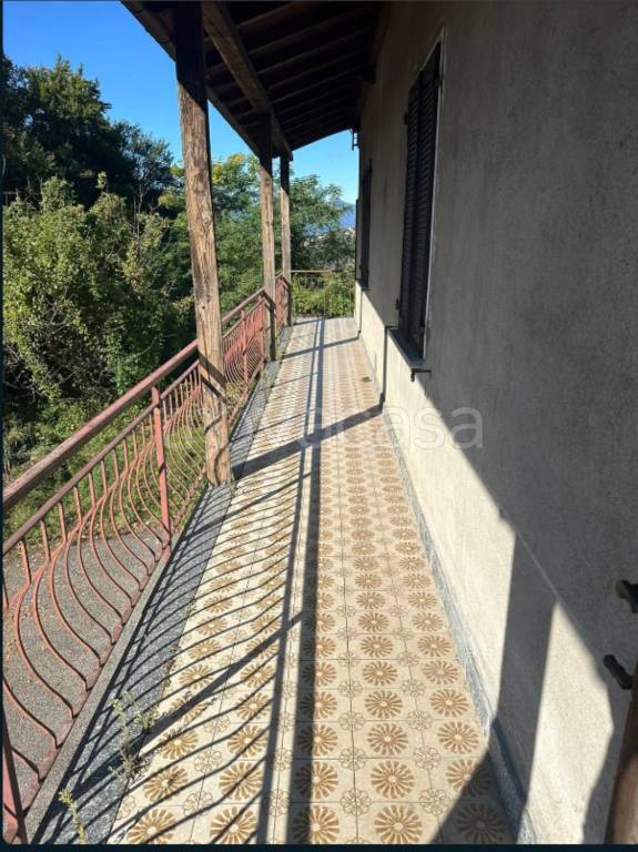 appartamento in vendita a Valganna in zona Ghirla