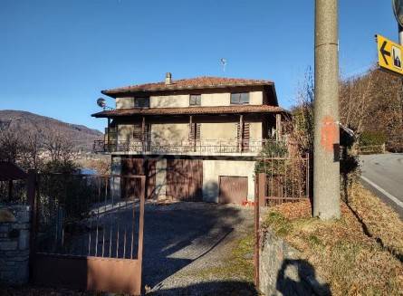 casa indipendente in vendita a Valganna in zona Ghirla