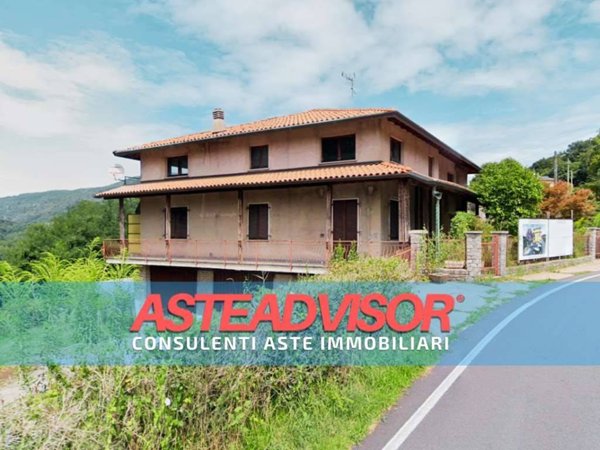 casa indipendente in vendita a Valganna in zona Ghirla