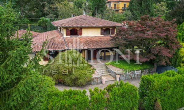 casa indipendente in vendita a Valganna in zona Ghirla