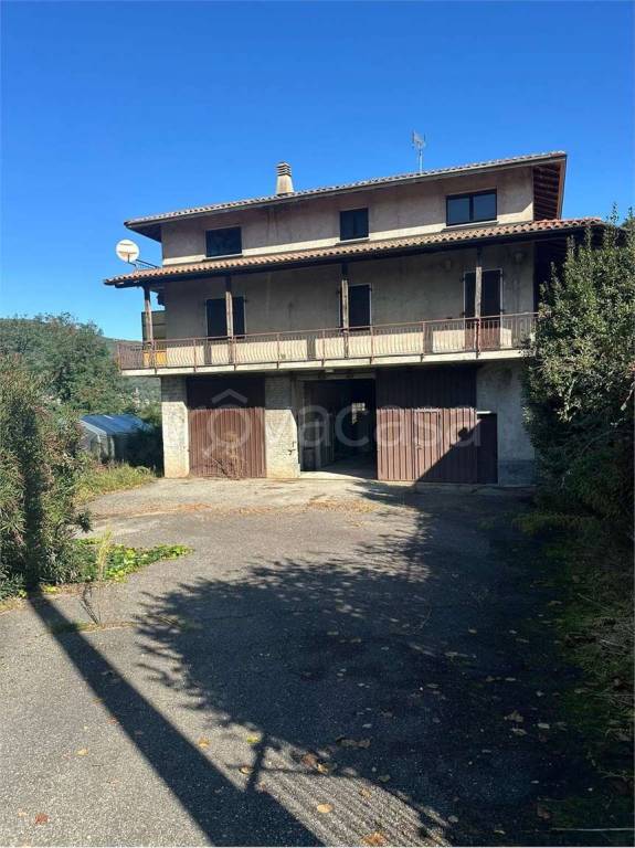 casa indipendente in vendita a Valganna in zona Ghirla