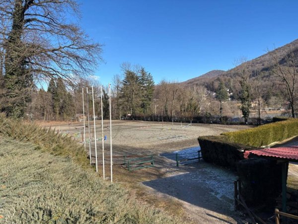 negozio in vendita a Valganna in zona Ghirla