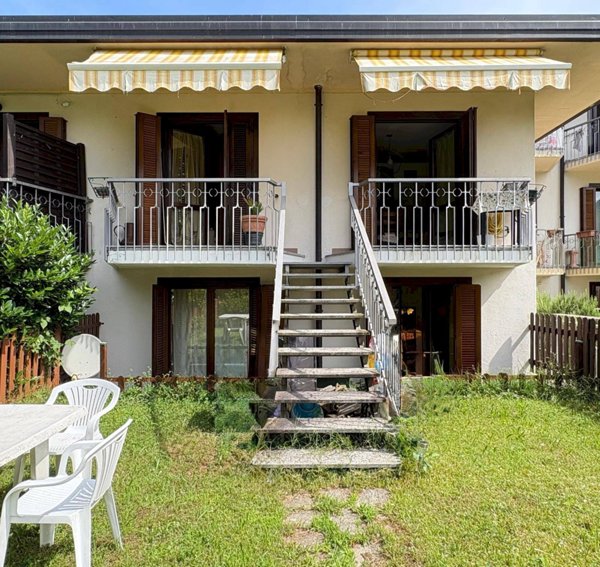 casa indipendente in vendita a Valganna in zona Ghirla