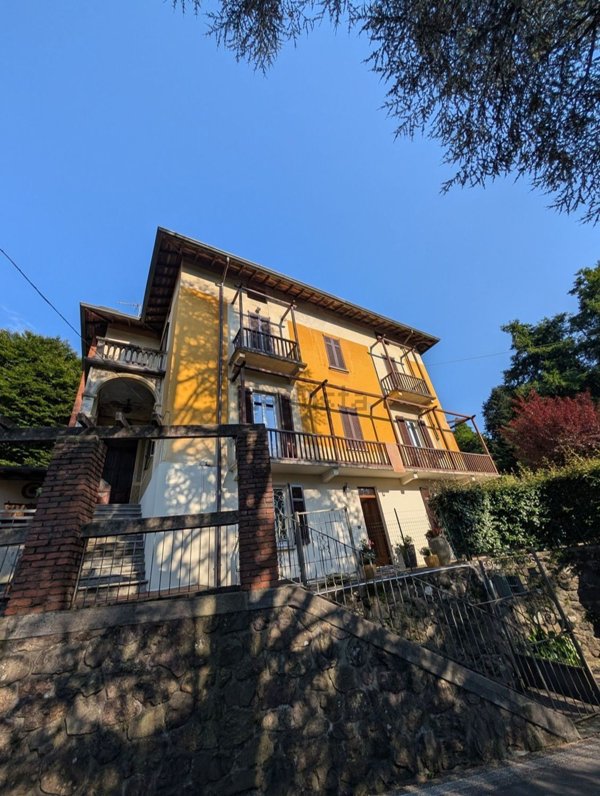 appartamento in vendita a Valganna in zona Ghirla