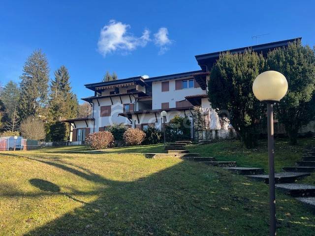 appartamento in vendita a Valganna in zona Ghirla