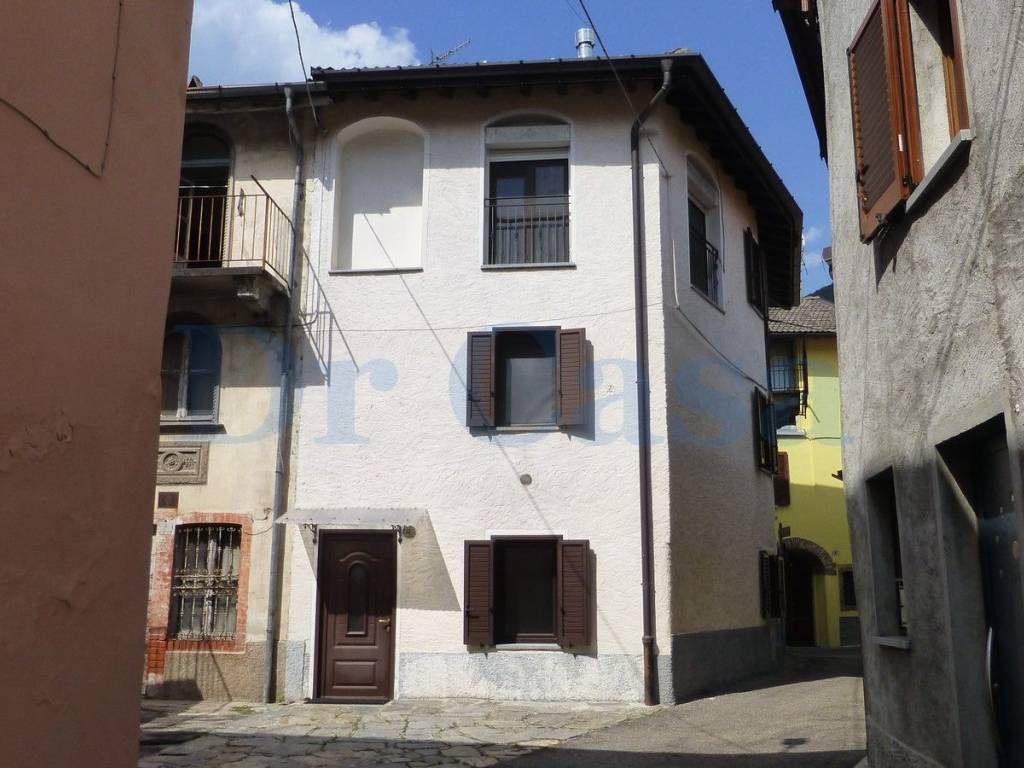 casa indipendente in vendita a Valganna in zona Ganna