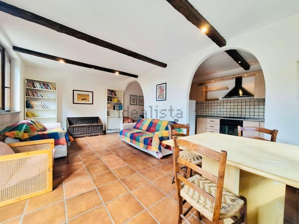 appartamento in vendita a Valganna in zona Ghirla