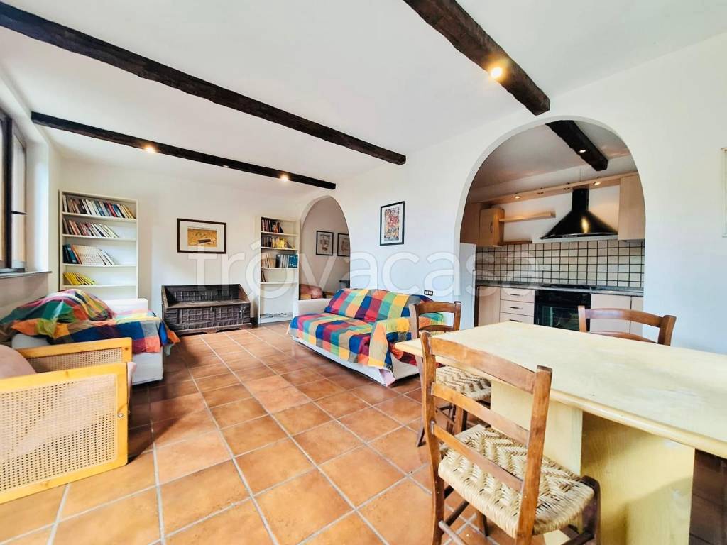 appartamento in vendita a Valganna in zona Ghirla