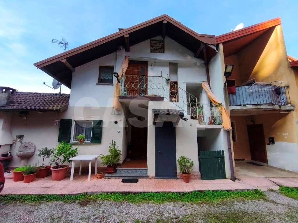 appartamento in vendita a Valganna in zona Ghirla