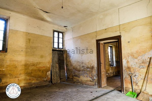 appartamento in vendita a Valganna in zona Ghirla