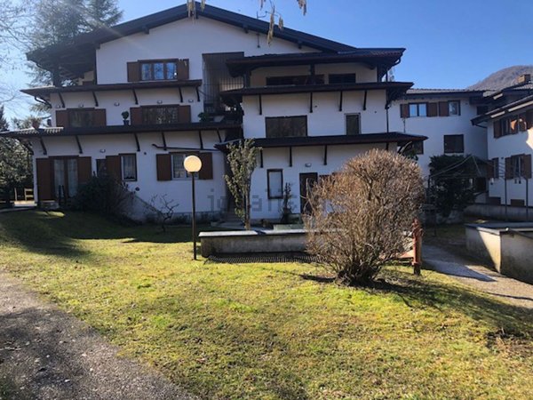 appartamento in vendita a Valganna in zona Ghirla