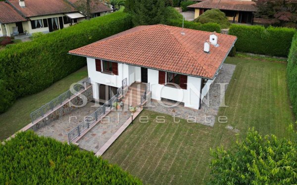 casa indipendente in vendita a Valganna in zona Ghirla