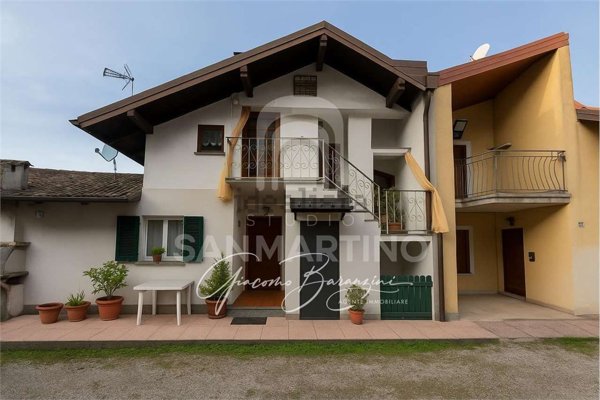 appartamento in vendita a Valganna in zona Ghirla