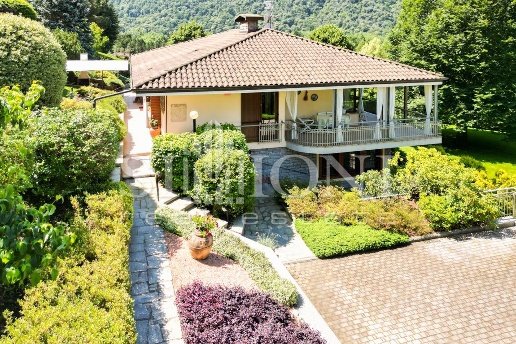 casa indipendente in vendita a Valganna in zona Ganna